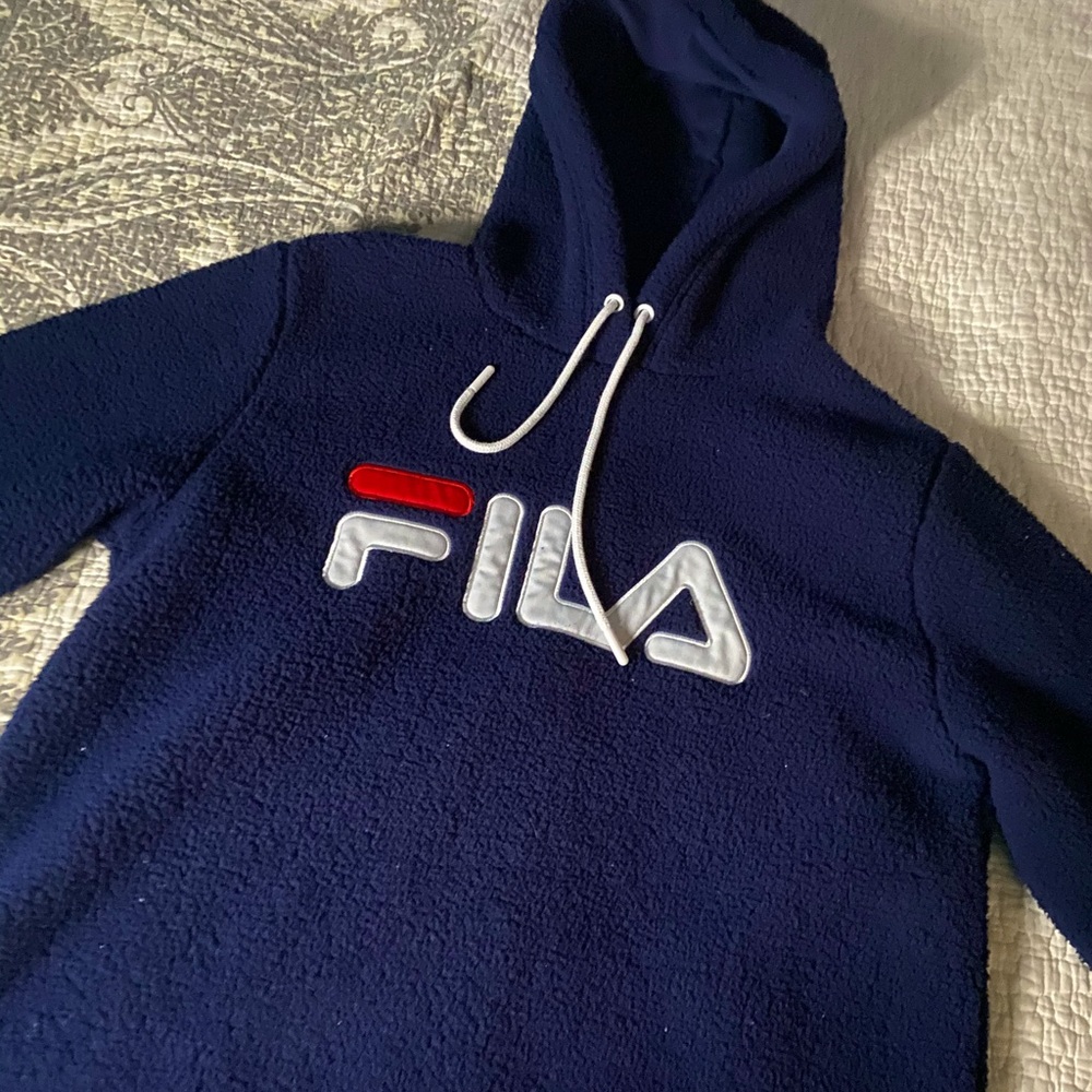 I’m selling a (FILA) hoodie.